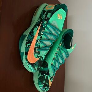 8.5 US KD Sneakers Easter Basketball shoes in very good condition Nike